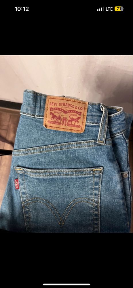 High waisted mom jeans levi’s