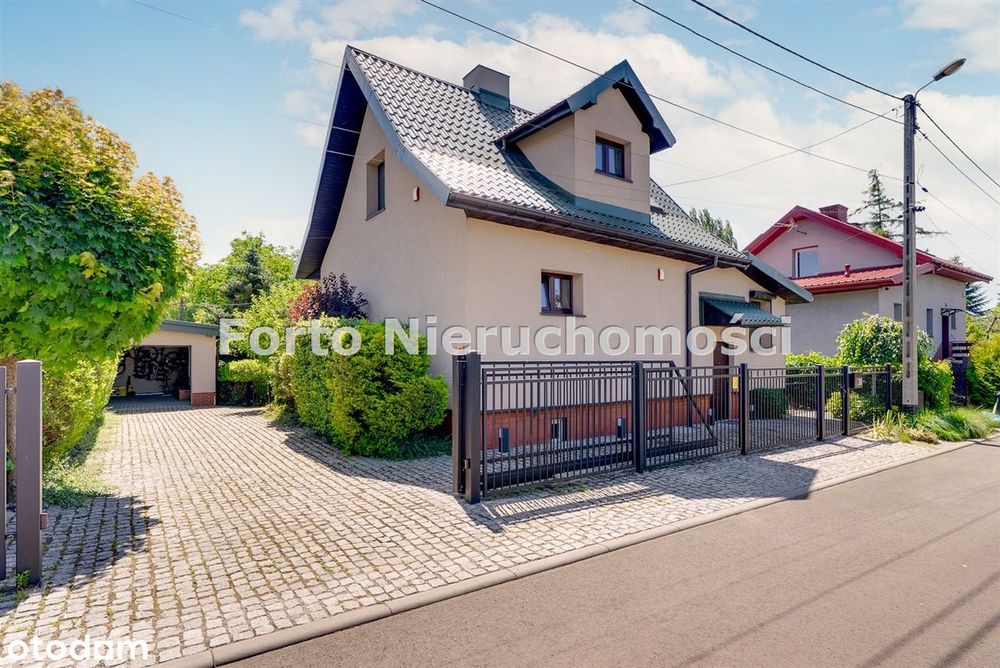 Dom w Chorzowie Batorym na ulicy Kasztanowej