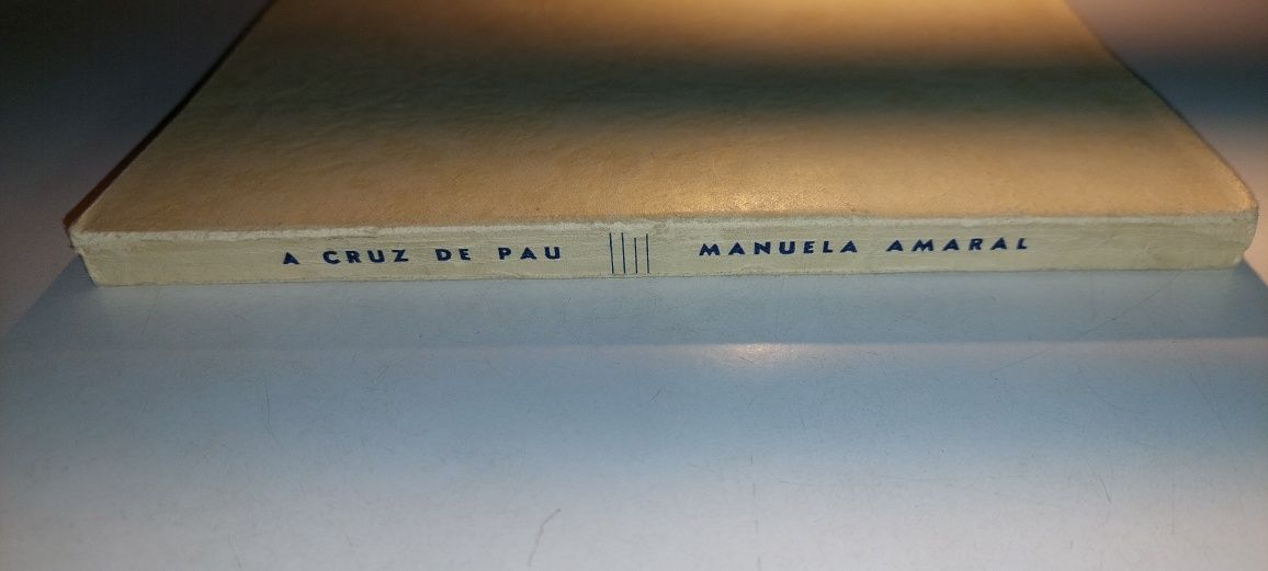 A Cruz de Pau - Manuela Amaral (1965, Assinado pela autora)