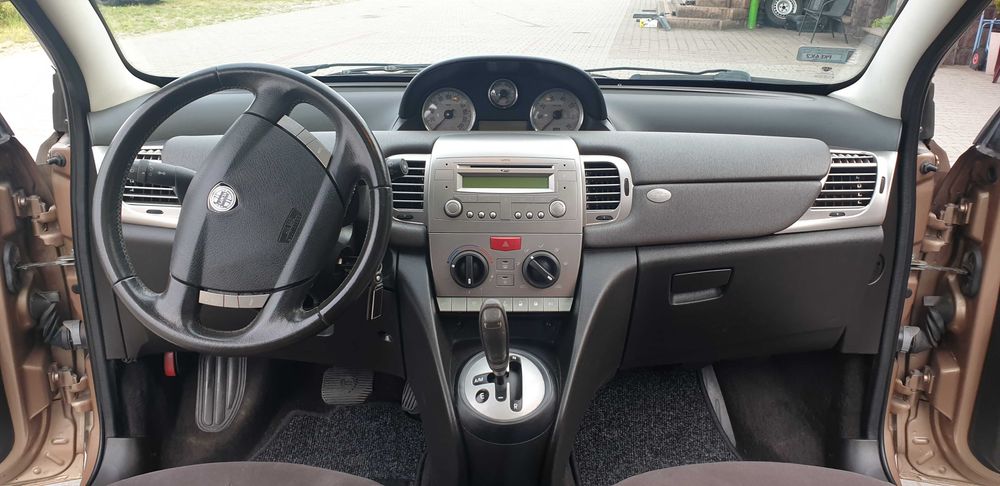 Lancia ypsilon 1.4 16v 95km automat