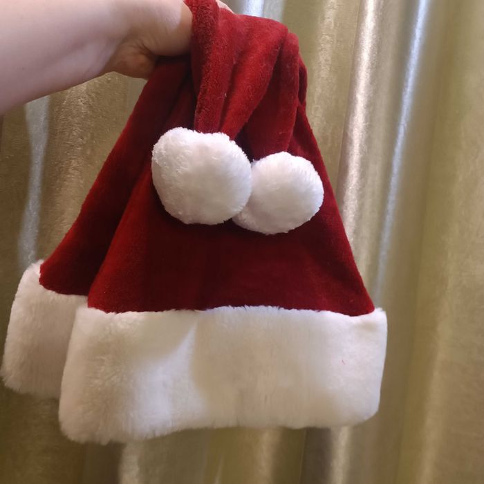 Новогодние шапки Деда Мороза