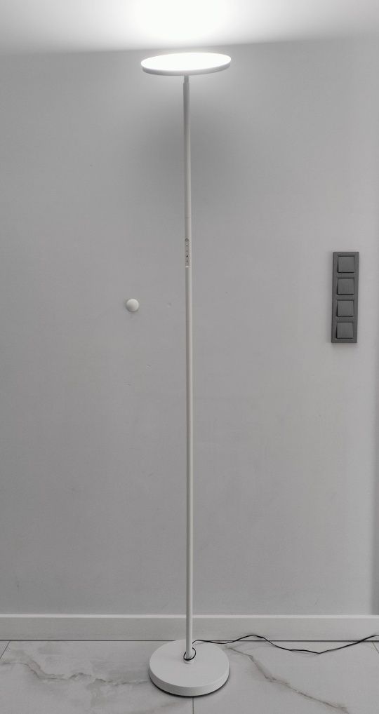Lampa podłogowa LED