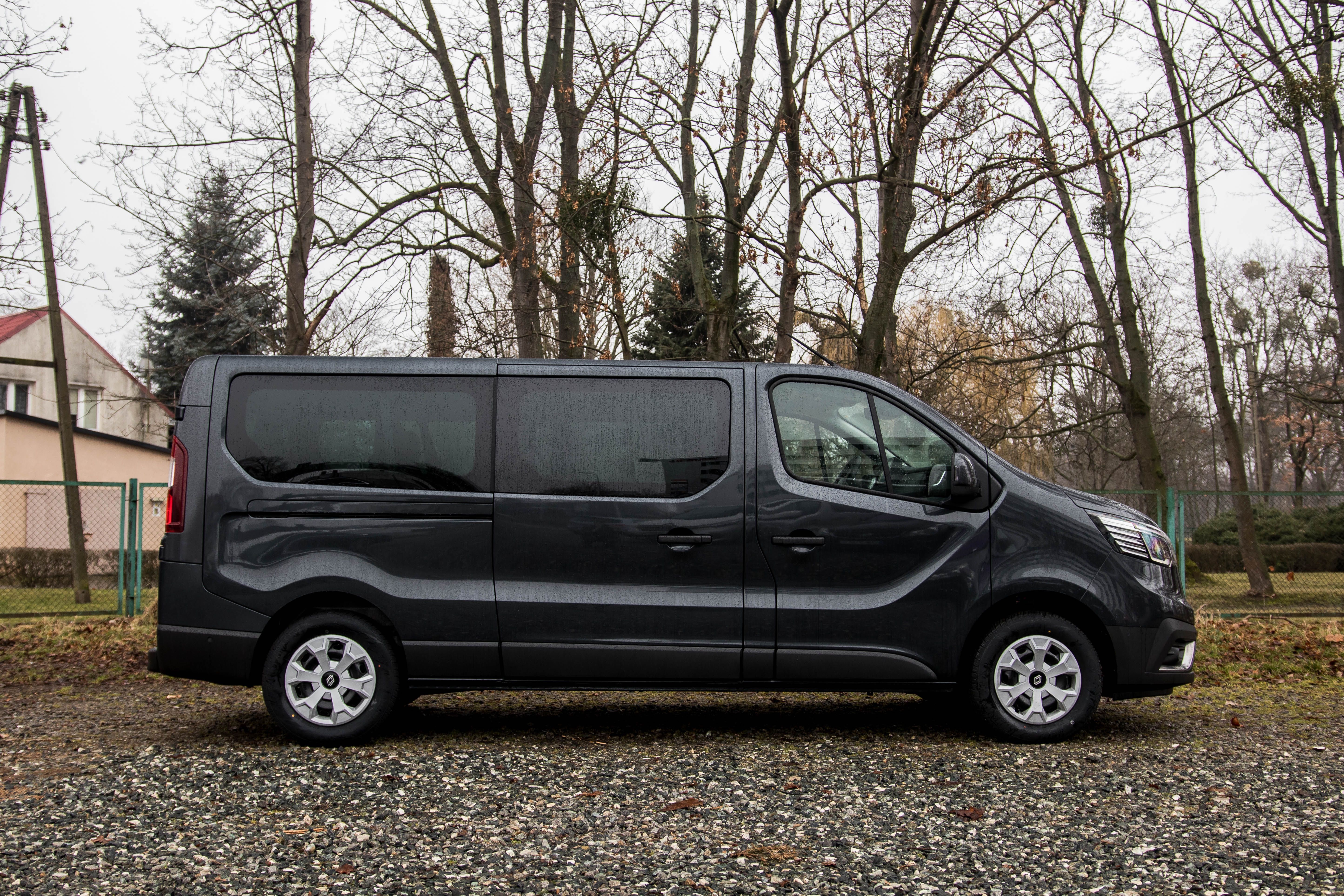 Wynajem busów / busa - 9 os. - Trafic, Vivaro, Custom - Nowe Roczniki