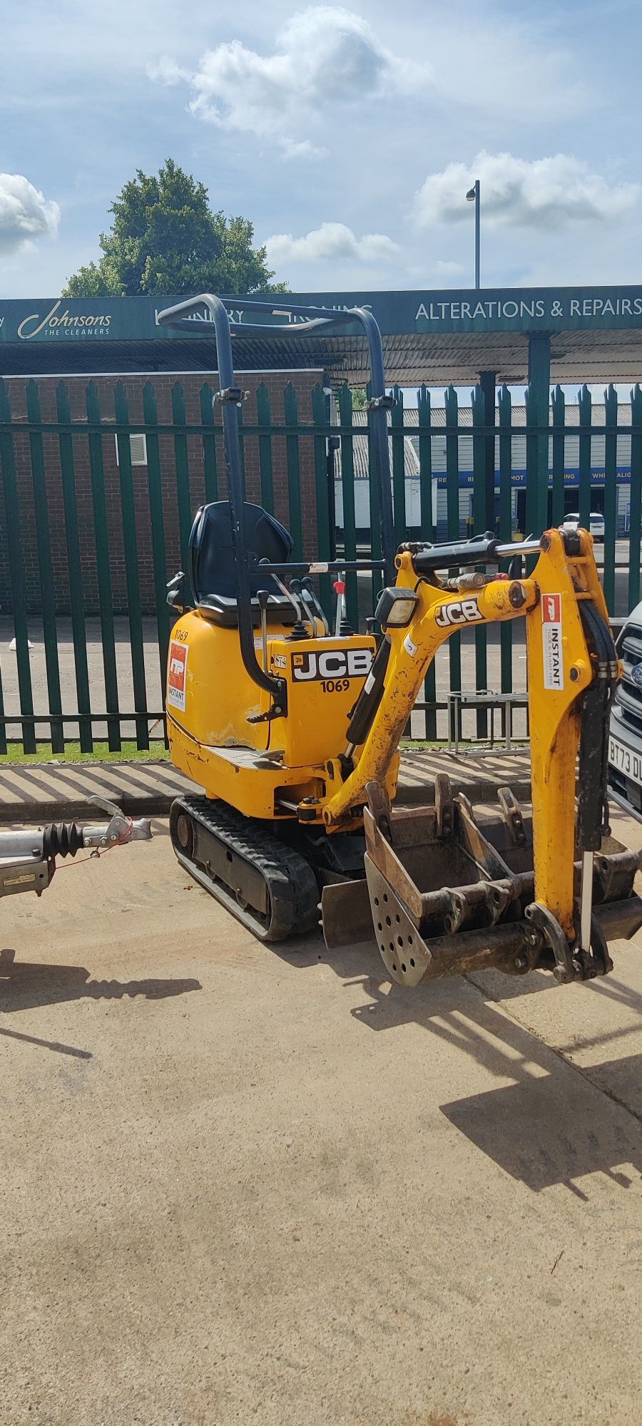 Minikoparka JCB 8008