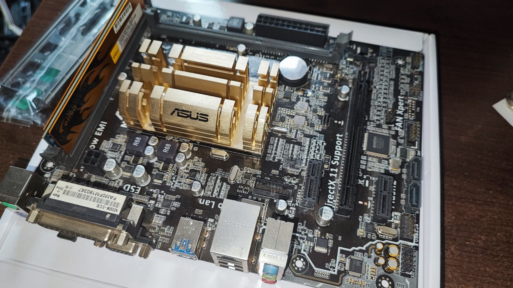Материнська плата з процессором N3050 + 4gb DDR3.