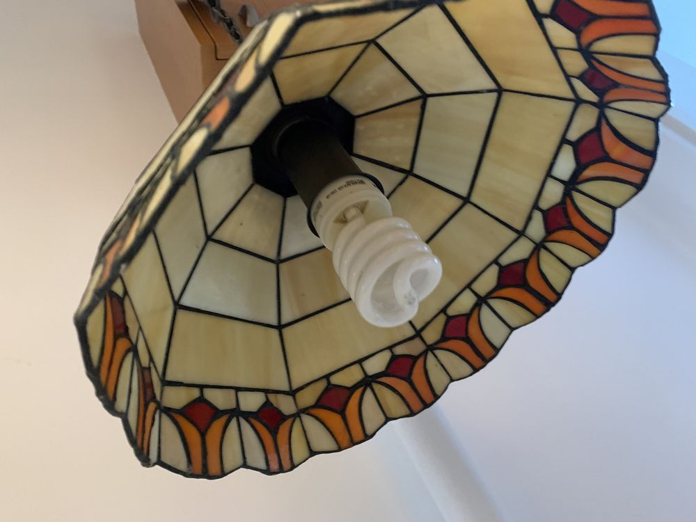 Działająca lampa wiszaca