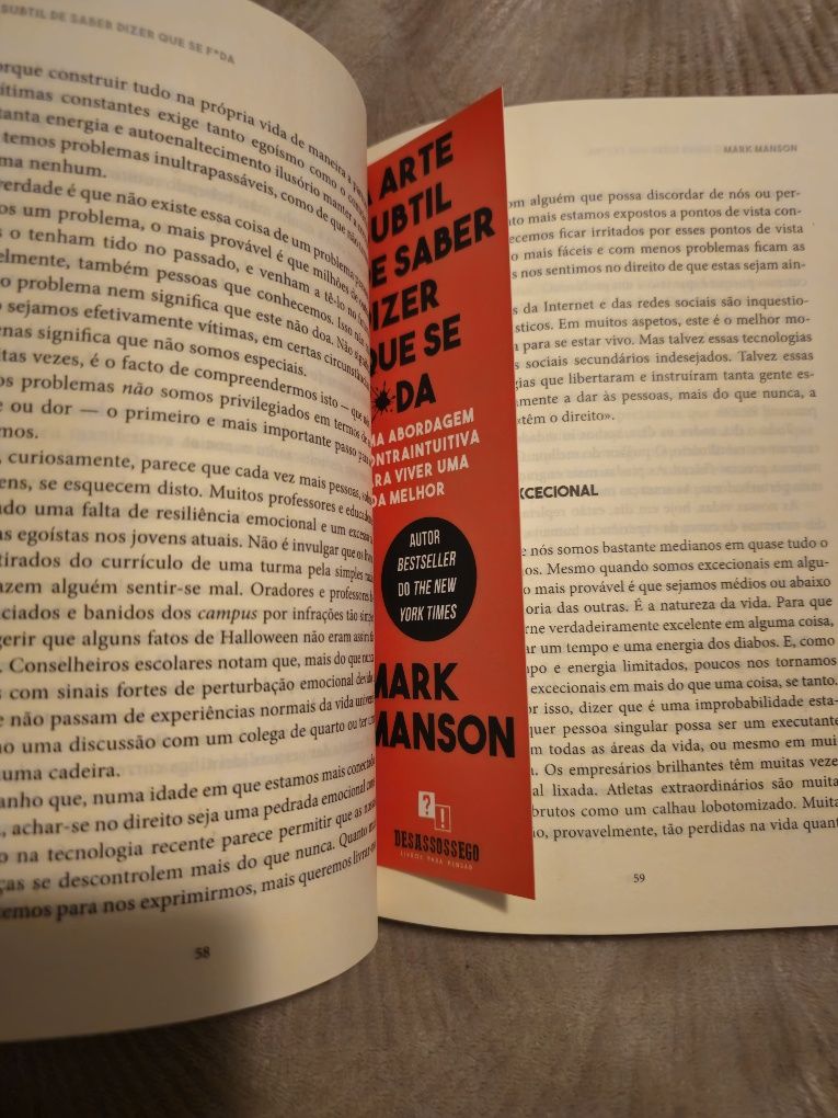 Livro "A arte subtil de saber dizer que se f*da" Mark Manson