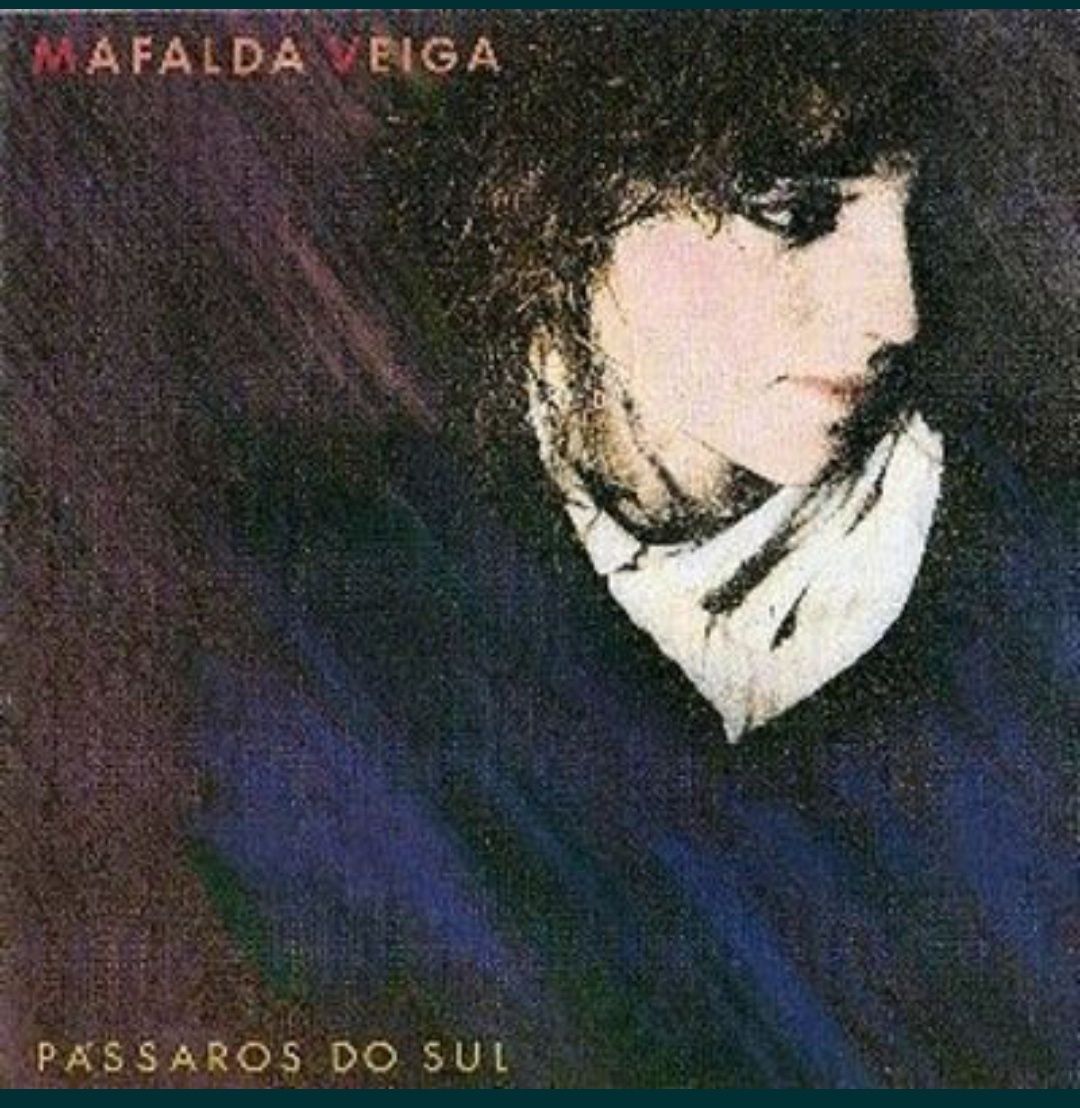 CDs de Limp Bizkit, Santana, Enigma, Mafalda Veiga e Delfins.