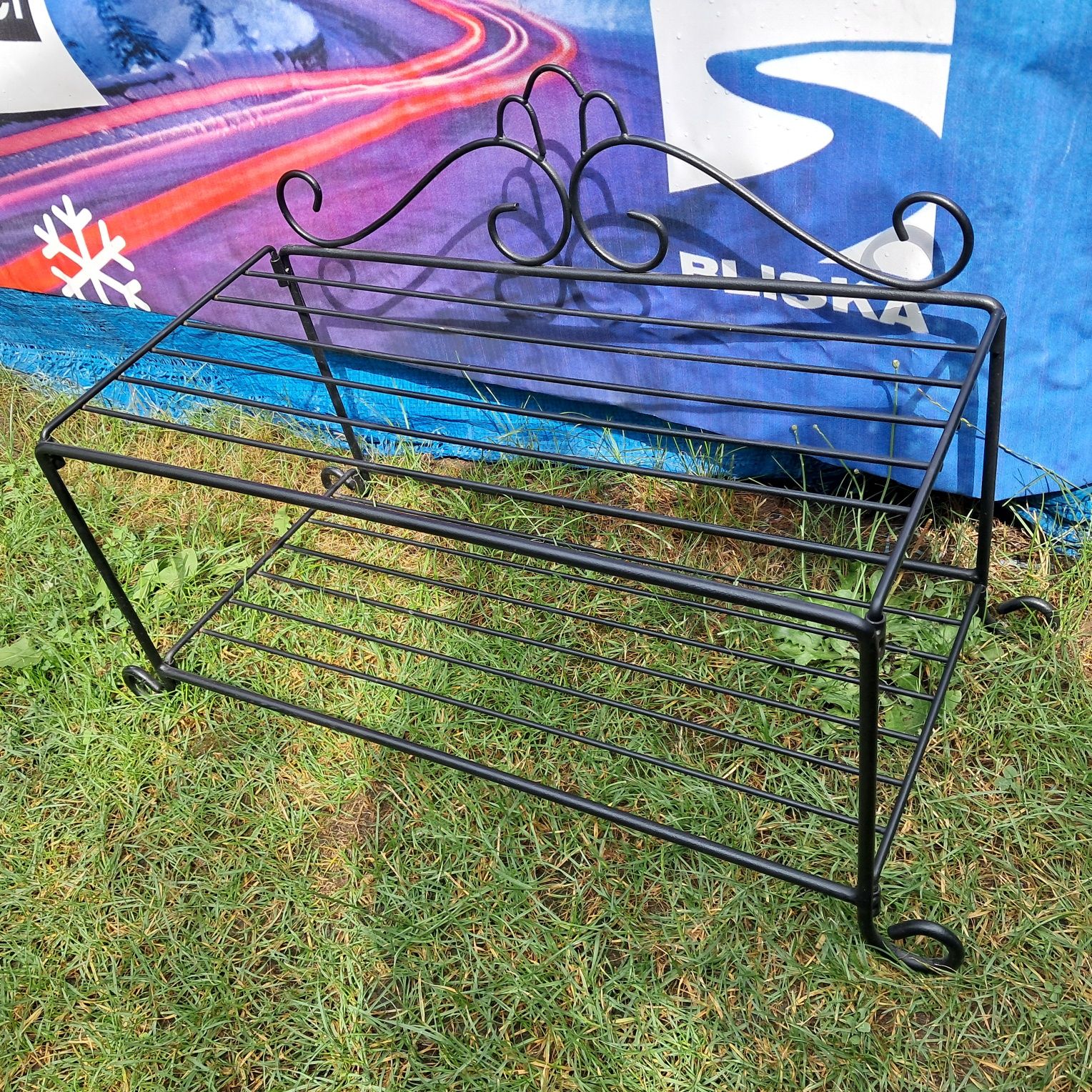 Sprzedam półkę na buty metalową  60 x 30 i  wys.30 cm