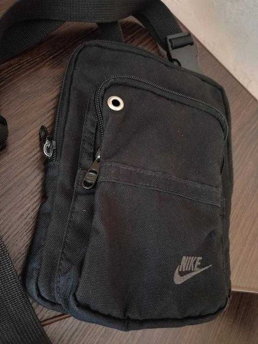 Nike сумка месенджер крос-боді чорного кольору