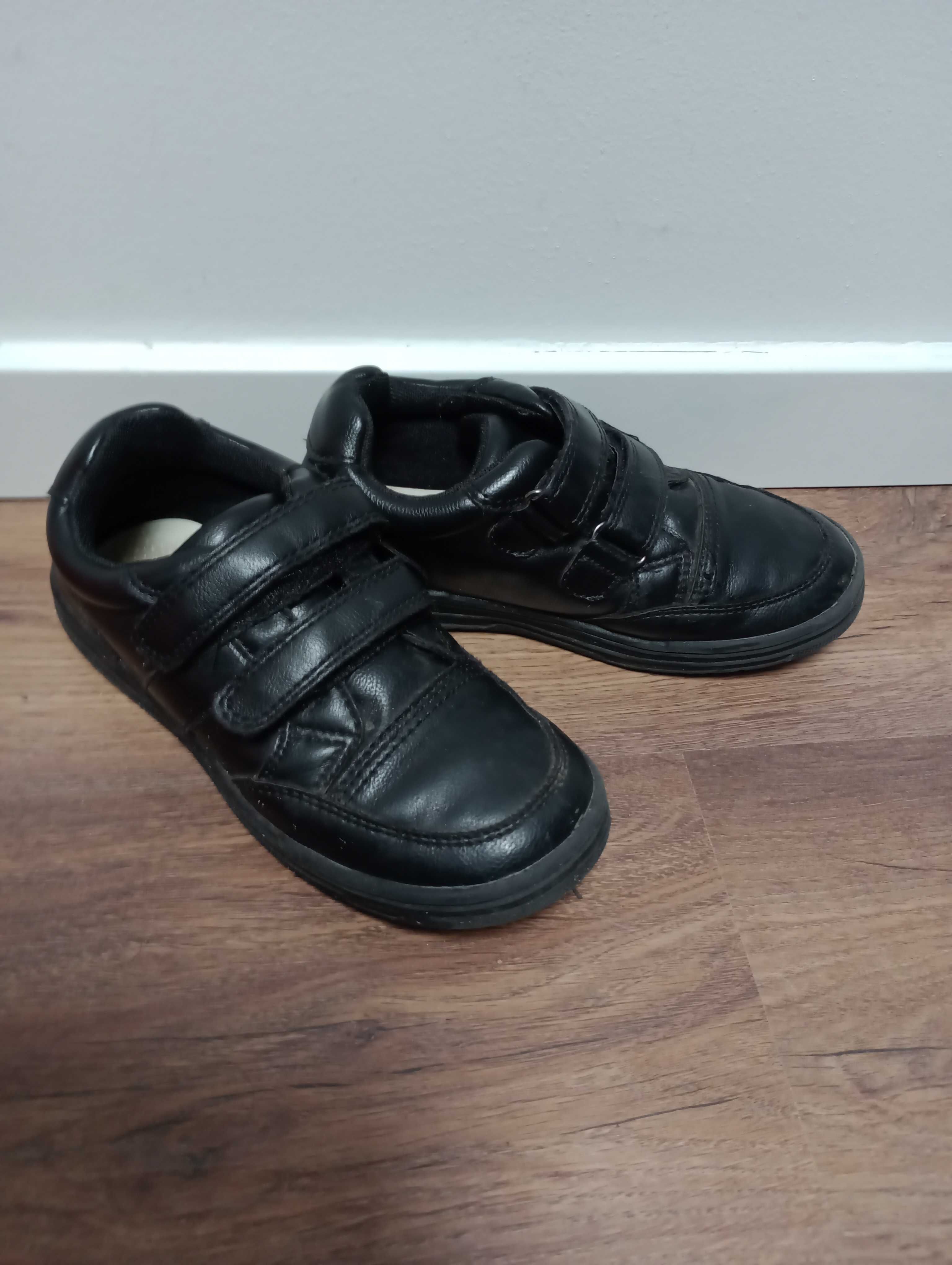 Buty czarne rozmiar 30