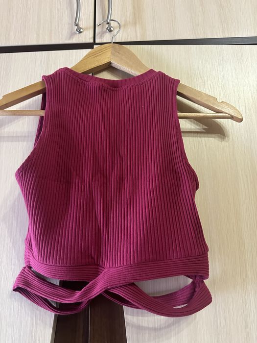 Топ с вырезом на теле