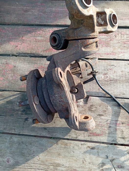 Права ступиця Ніссан прімера р12