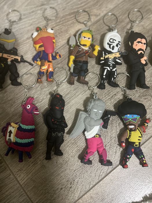 Брелок Fortnite дуже круті брілки