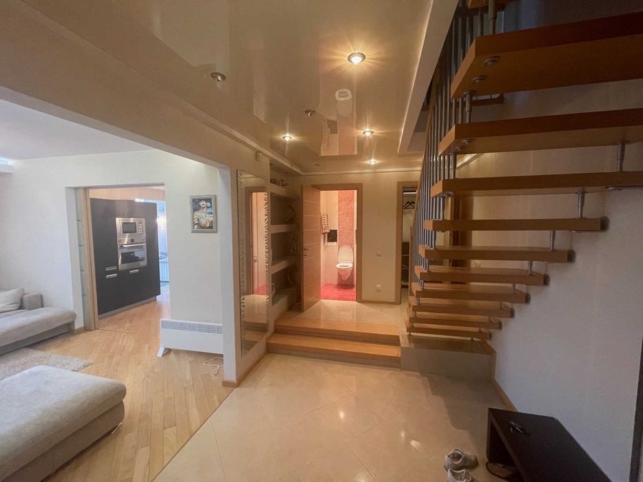 Рідкісна 4к на Паньківській 27/78 (3 спальні і кухня-вітальня)