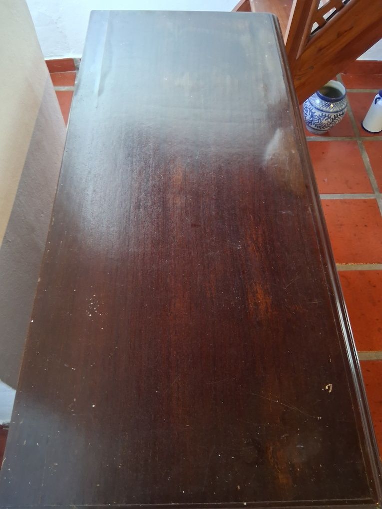 Cómoda com 4 gavetas