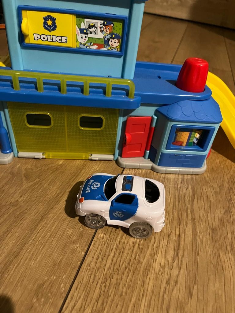 Garaż policja smily play maluch autko świecące policja smily play