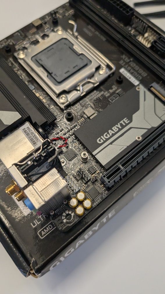 Gigabyte B650I AX (AM5, ITX)