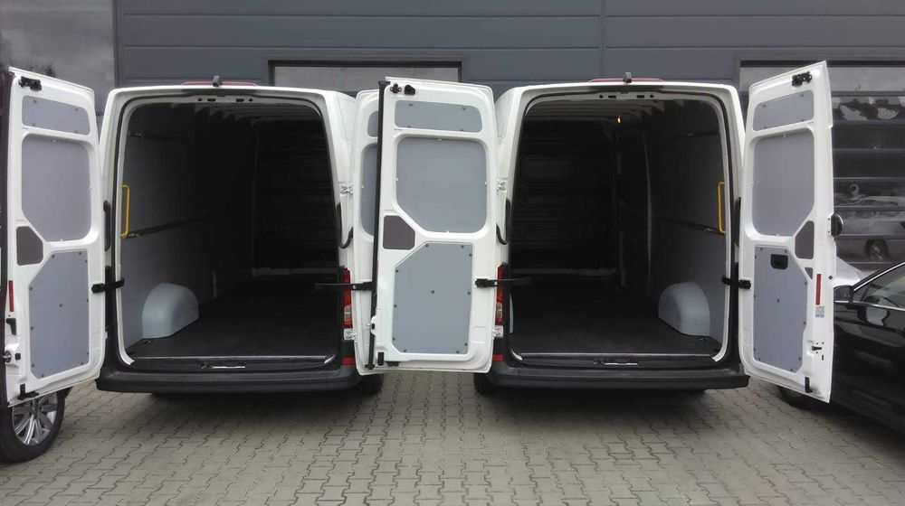 Zabudowa samochodu dostawczego VW Crafter L4H2 i L4H3  //  KNAUTECH