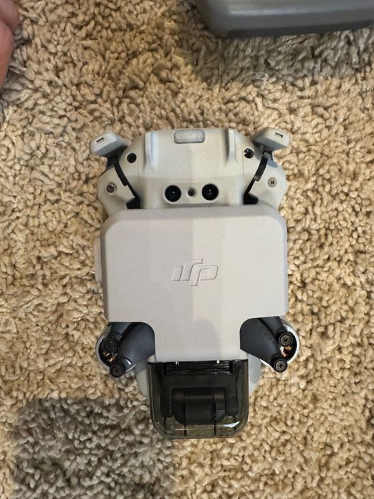 DJI mini 2 dron, 3 baterie, 2 karty SD (128GB i 32GB), jak nowy