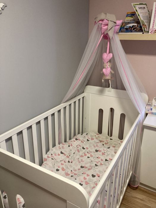 Łóżeczko dzieciece/kanapa + materac + baldachim + posciel