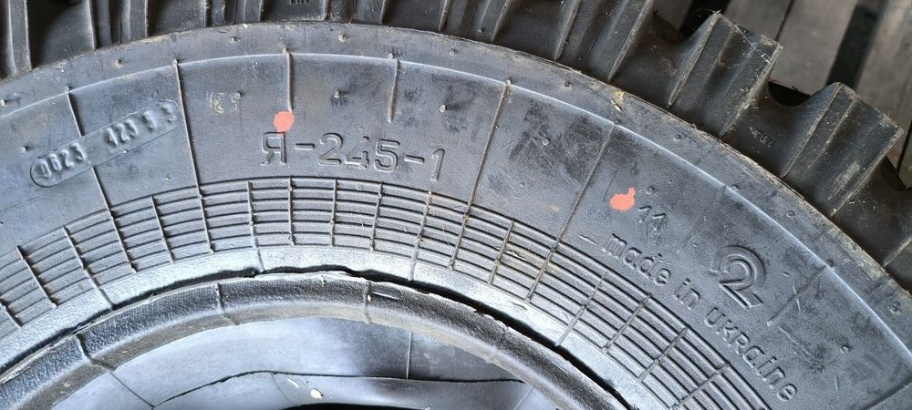 Продам 4 нові шини 215 90 15c ( Я-245-1)