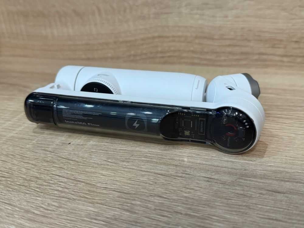 Stabilizator elektroniczny (gimbal) Insta360 Flow Creator Kit biały