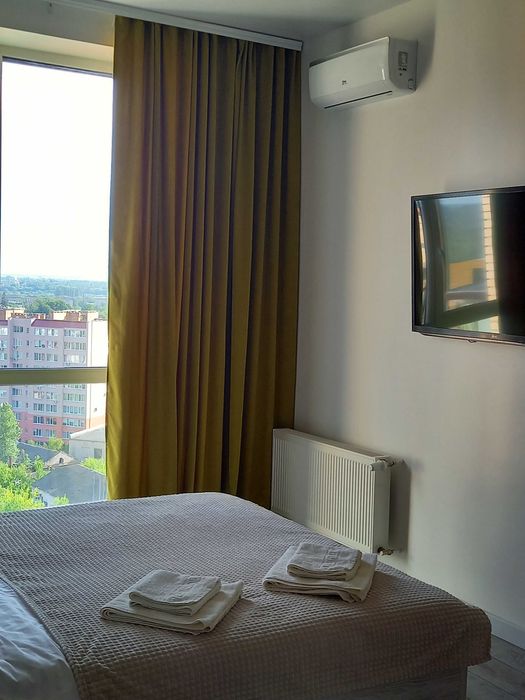 Центр,Яровиця, паркомісце ,подобово від 1000 погодинно від 550