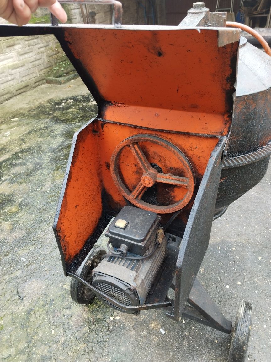 Vende se betoneira