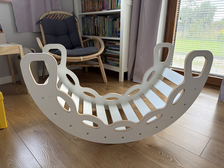 Bujak montessori ze zjeżdzalnią i ścianką wspinaczkową dla dzieci