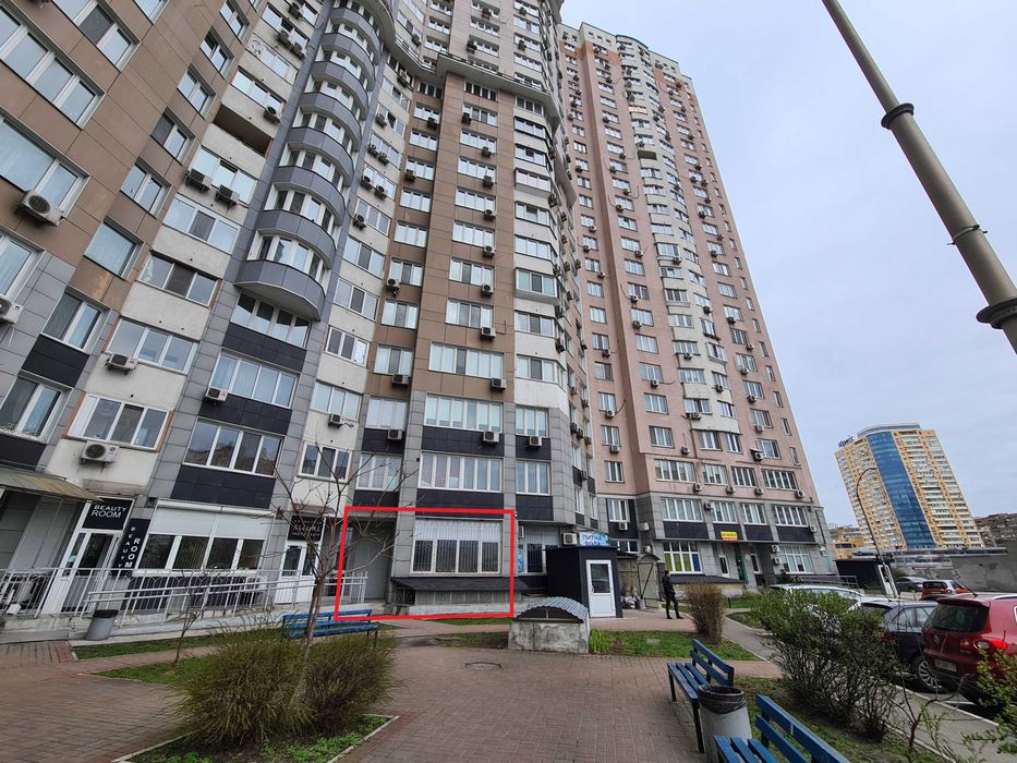 Срібнокільска 1, 54м.кв., 1 поверх фасад оренда. Власник