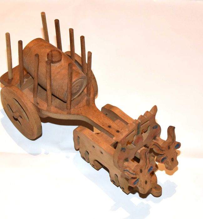 Antigo carro de bois em miniatura em madeira  Vintage– Original