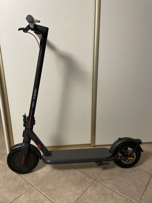 Hulajnoga elektryczna Xiaomi Mi Electric Scooter 4 300W 35km 10"