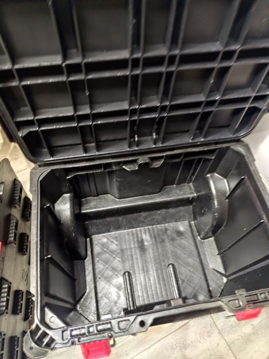 Milwaukee PACKOUT ящик на колесах для інструментів Мілвоке