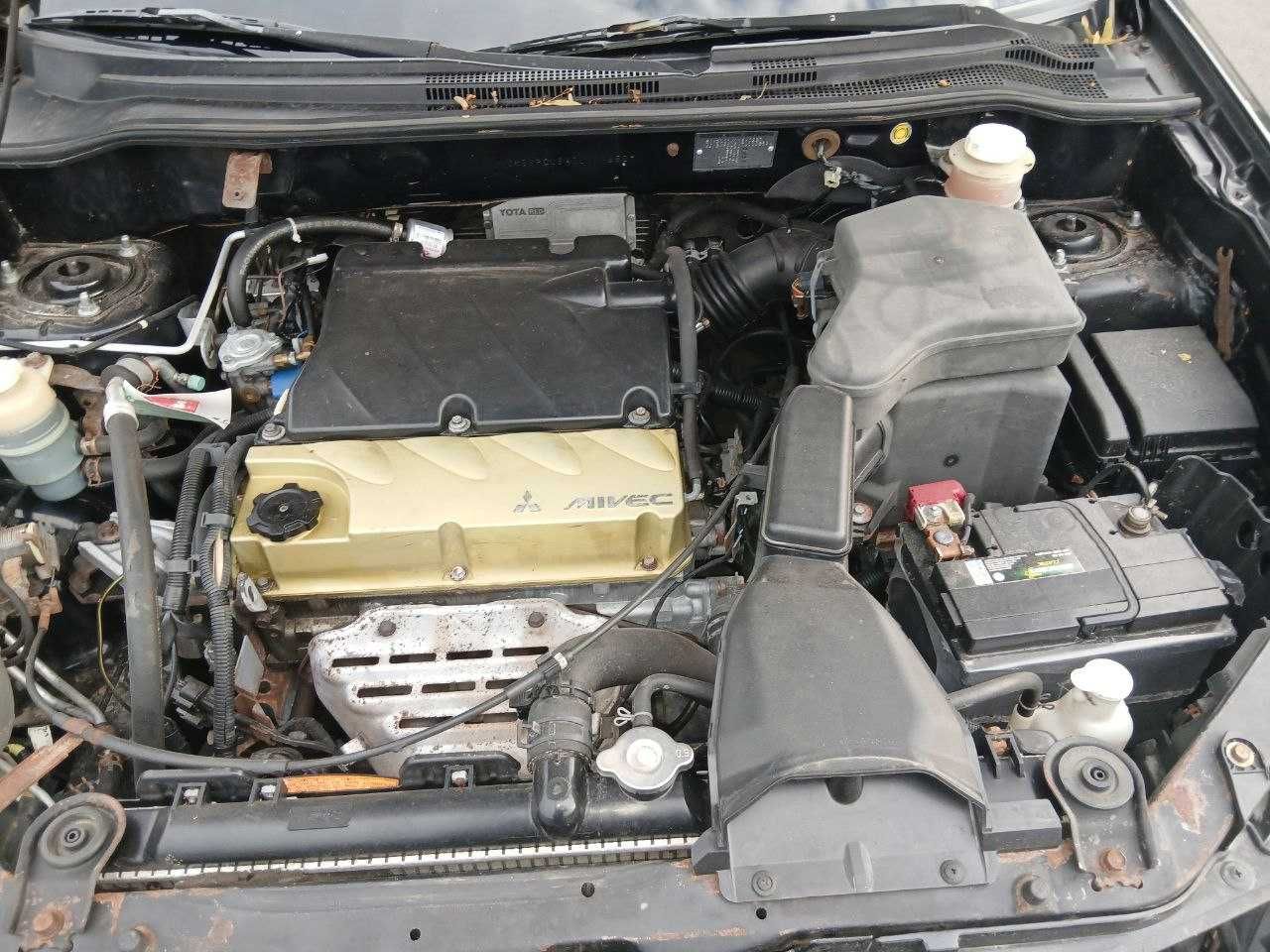 Продам Mitsubishi Outlander, 2006 год, газ/бензин, 2,4 мотор
