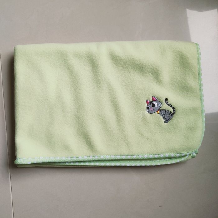 Kocyk zielony polarowy 70x100