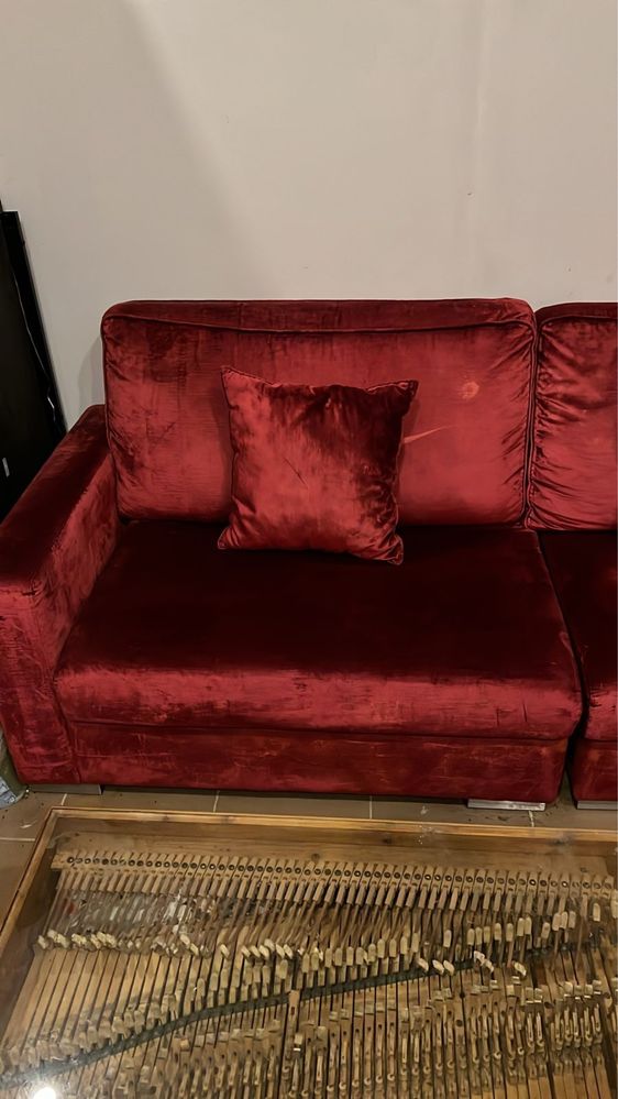 Vende O conjunto de sofá e mesa são super bonitos e em perfeito estado