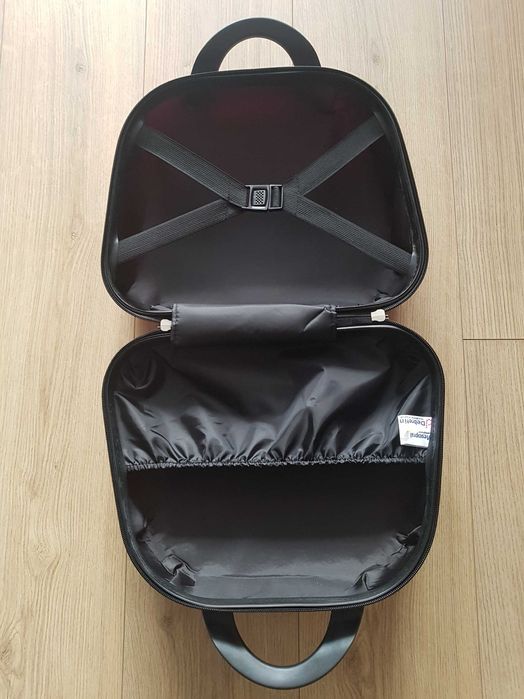 NOWY KUFEREK podróżny na kosmetyki