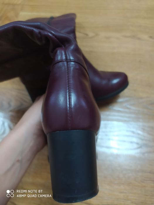 Продам жіночі осінні шкіряні чоботи розмір 37