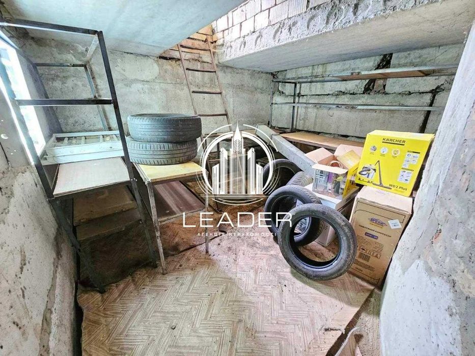 Кирпичный гараж 45 м2, м. Осокорки, Бабича, через дорогу ЖК Причал, 8.