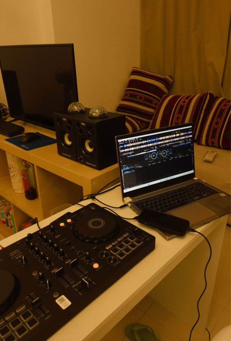 DDJ FLX4 - 1 mês de uso! NOVA EM CAIXA