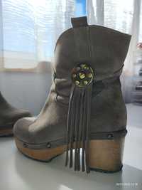 Botas em pele cor rato