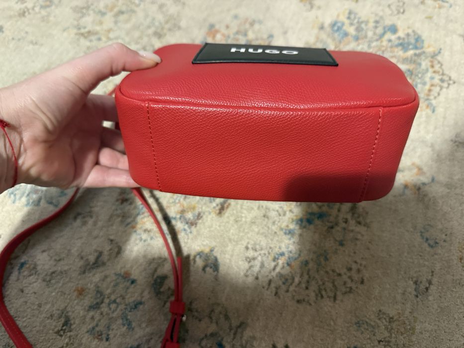 Сумка HUGO червоного кольору. Оригінал.