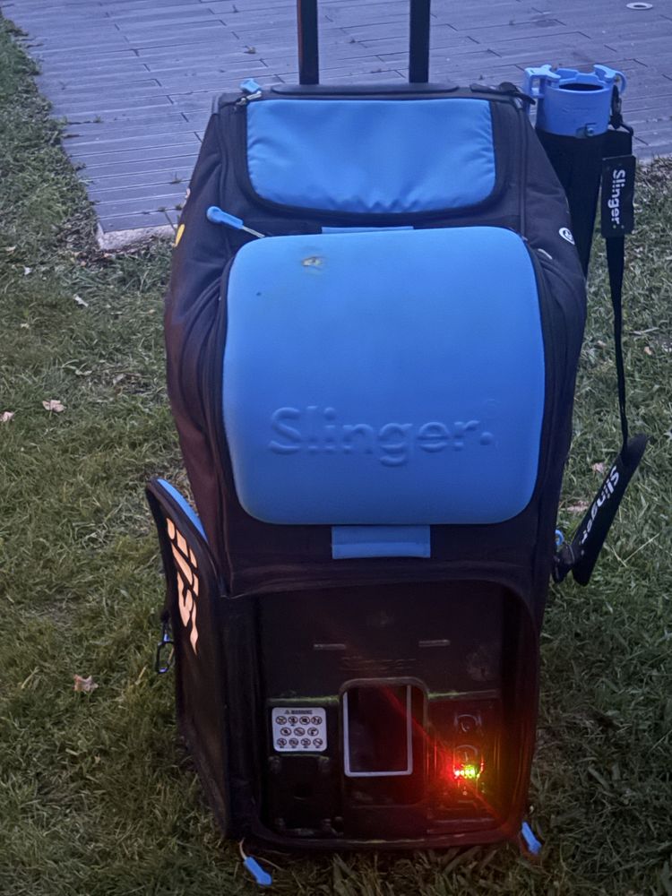 Maquina de lançar bolas de tenis marca Slinger