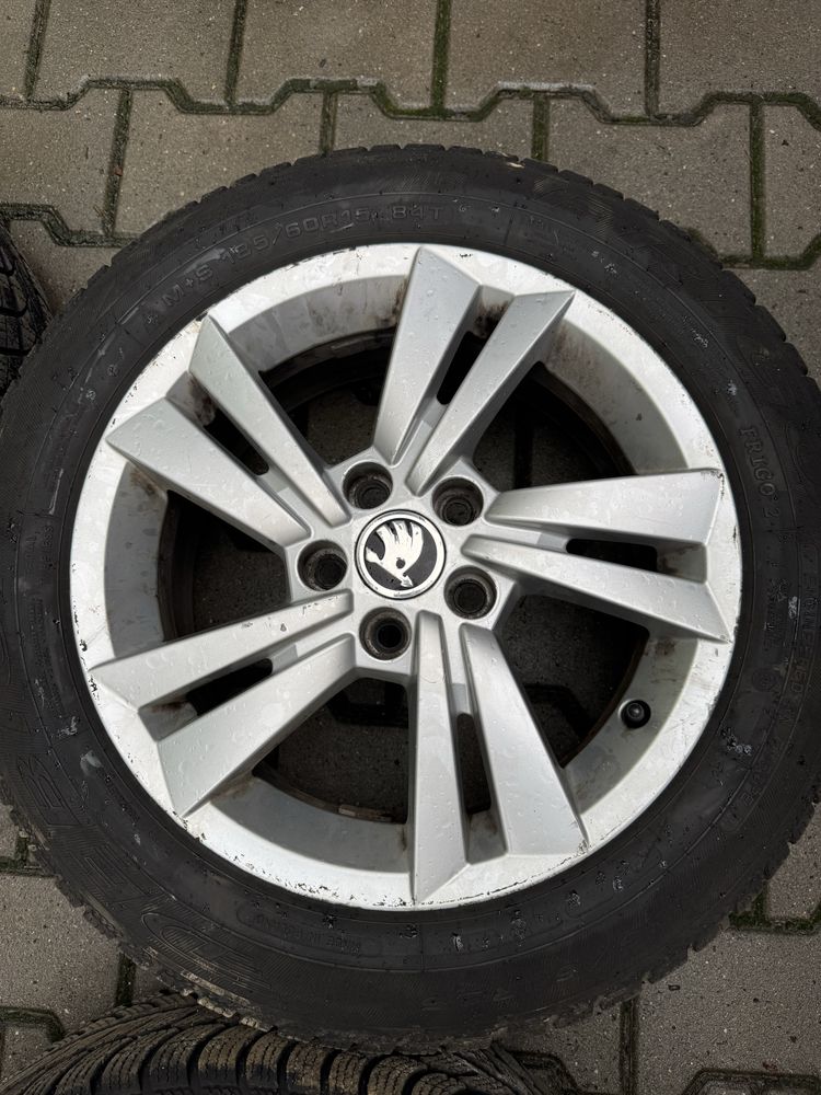 Felgi z oponami R15 5x100 Skoda Fabia 3 oryginalne TMPS Cygnus