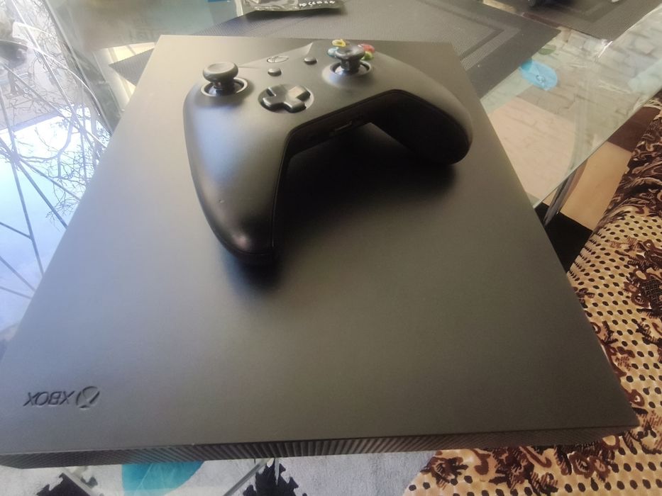 Xbox One X 1TB + 85 топовых игр (цифровые) | Отличное сост