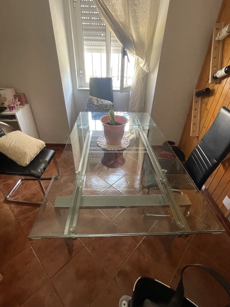 Mesa de jantar de vidro