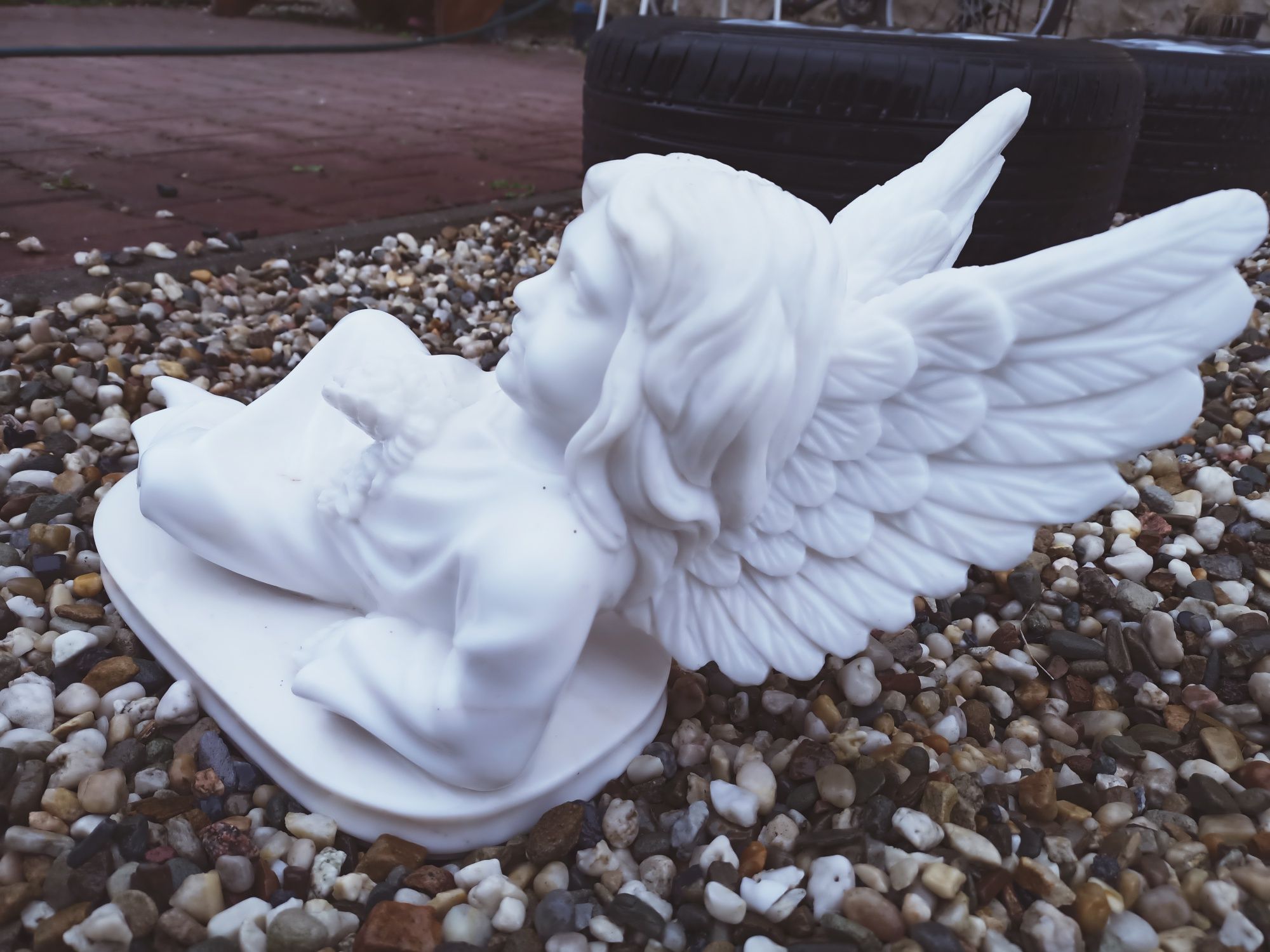 Anioł Aniołek marmurowy , ogrodowy lub nagrobny