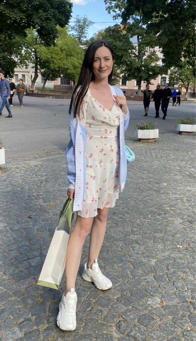 Легке ніжне плаття в якому будете відчувати себе справжньою дівчинкою