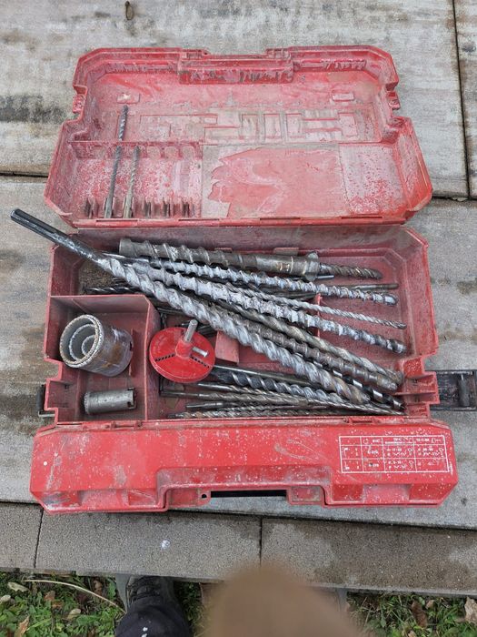 Skrzynka narzędzia Hilti z wiertłami